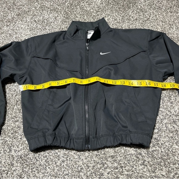 $60 Nike sportswear Girls Oversized Lightweight Black Jacket Size Medium FZ5557 - Picture 3 of 9